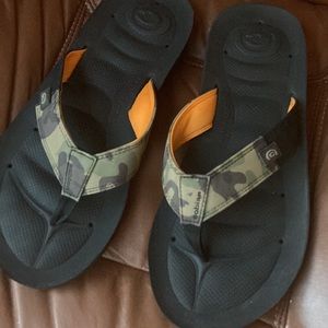 Cobian men’s camouflage, sandals, flip-flops size 13 new